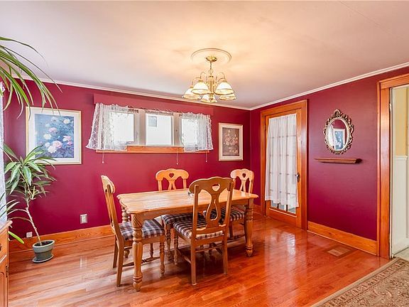 5th image of 89 Roselawn Ave