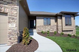2nd image of 812 S 198th St