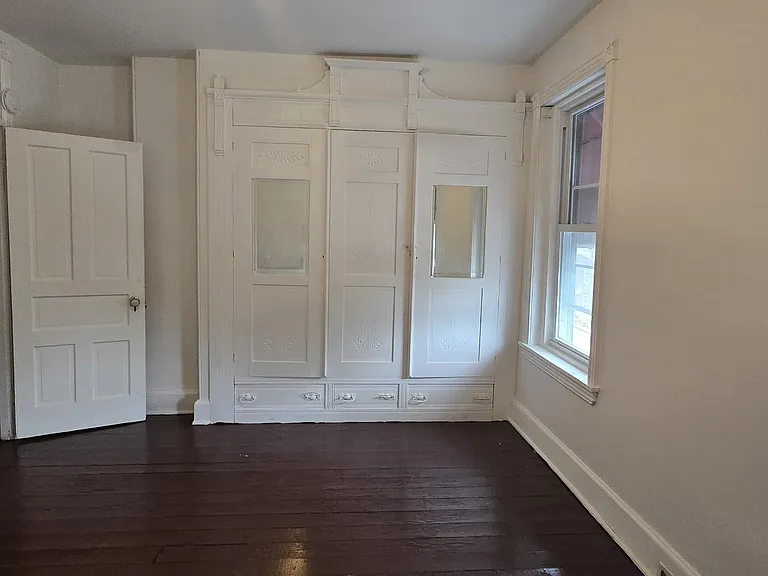 109 W 23rd St — Photo 14