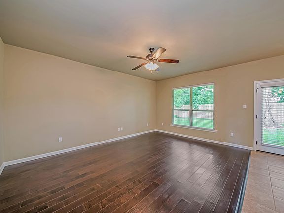 4th image of 105 Moss Bluff Dr