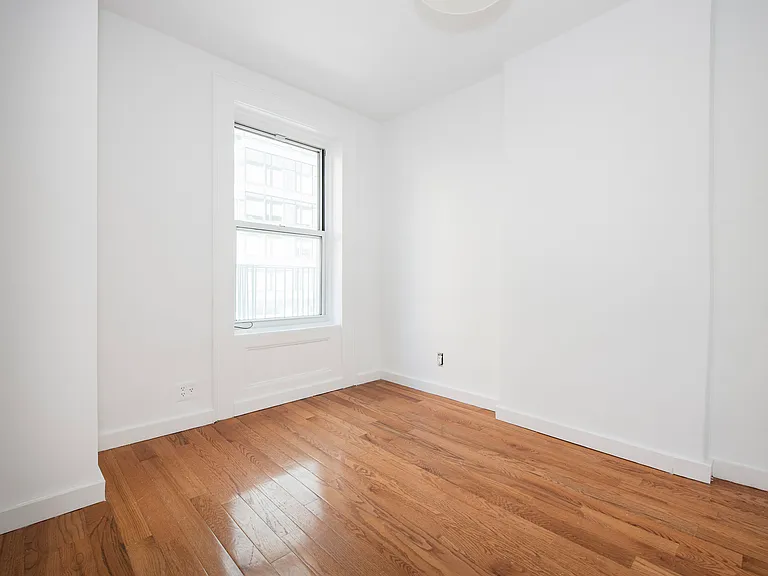 1068 2nd Ave #3 — Photo 3