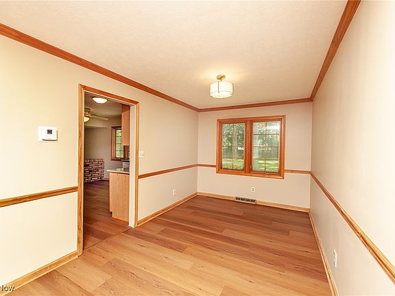 4th image of 27680 Dunford Ave