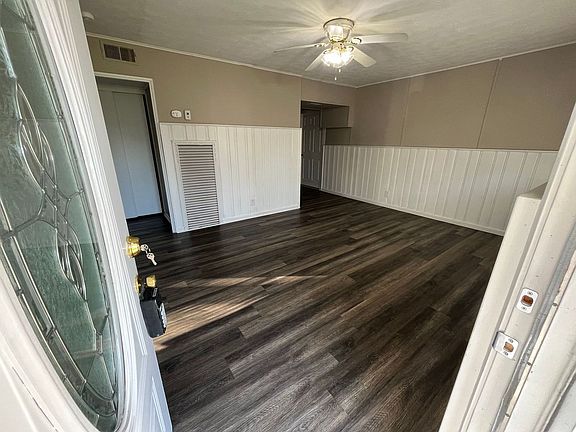 4th image of 3111 Roslyn Dr