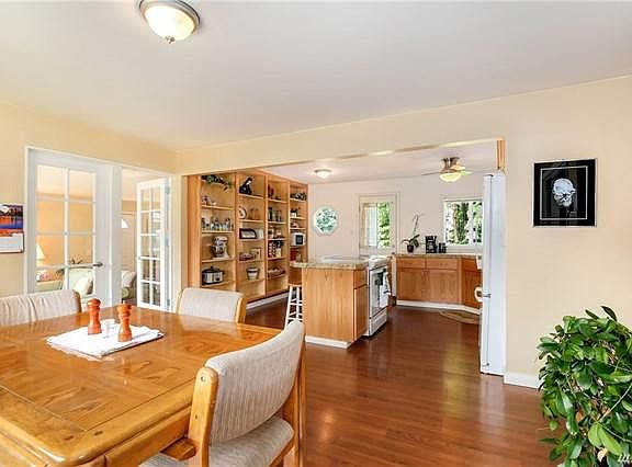 3rd image of 20812 Hubbard Rd