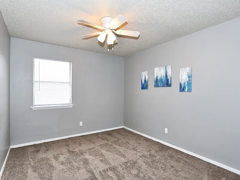 Shady Hollow Apartments — Photo 24
