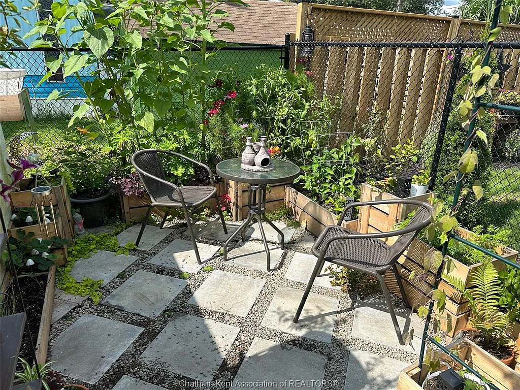 2 bed, $200,000 — Photo 3