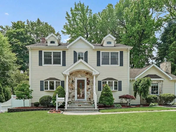 154 Newcomb Rd, Tenafly, NJ 07670