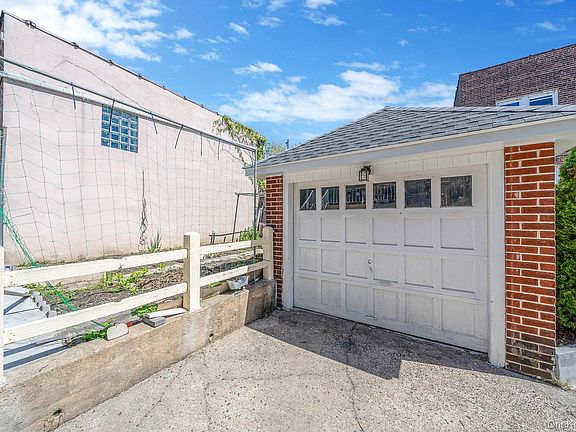 4th image of 1954 Hone Avenue