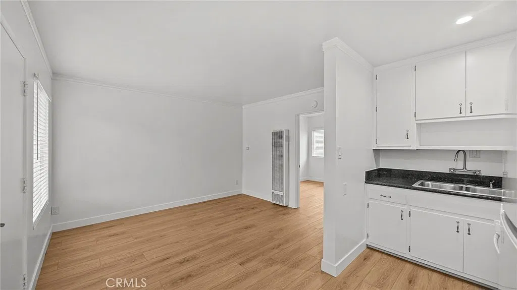 1 bed, 400 sqft, $1,895 — Photo 2
