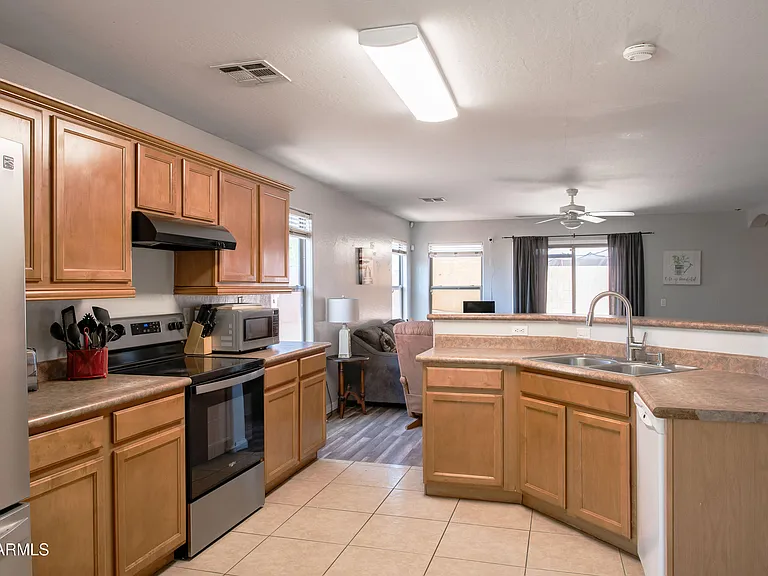 7316 W Cordes Rd — Photo 5
