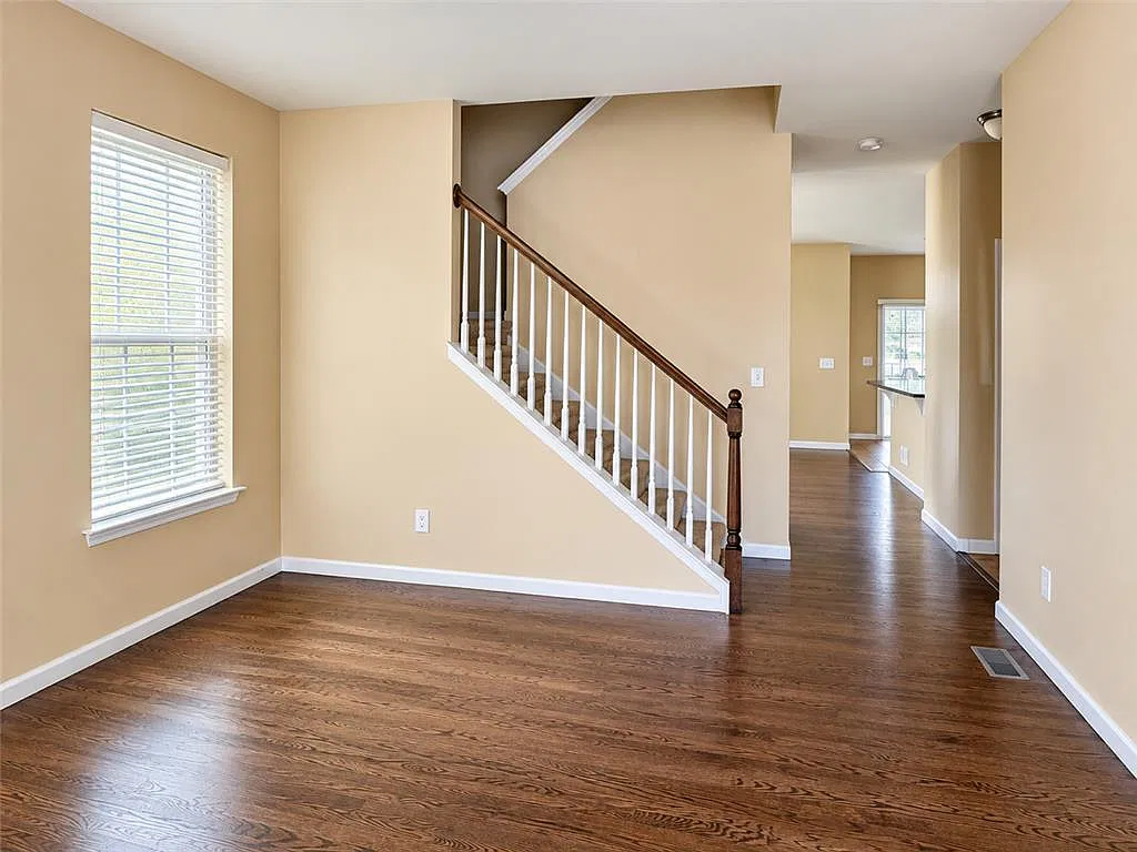 3 bed, 2.5 bath, 2259 sqft, $2,700 — Photo 3