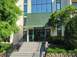 10411 Cedar Lake Rd APT 303, Minnetonka, MN 55305