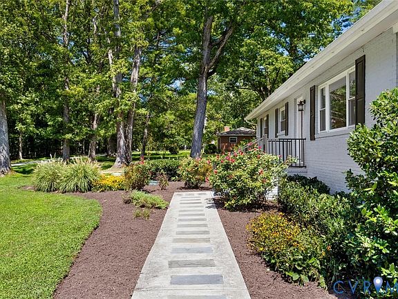 3rd image of 565 Rochelle Rd