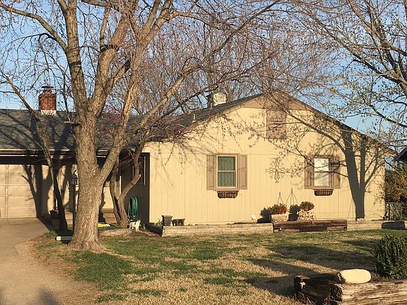 2nd image of 3225 Oak Shores Cir