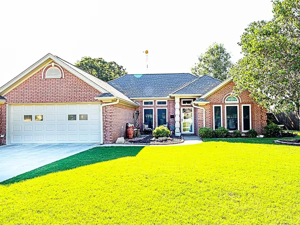 1507 N Park Dr, Bowie, TX 76230