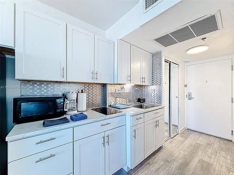 19201 Collins Ave #636 — Photo 8