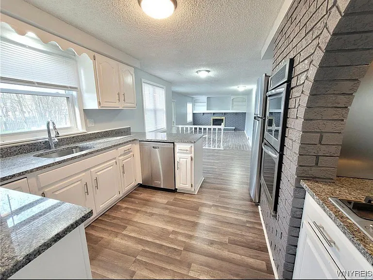 48 Taverly Dr — Photo 11