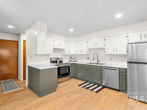 3rd image of 122 N Washington St APT 2D