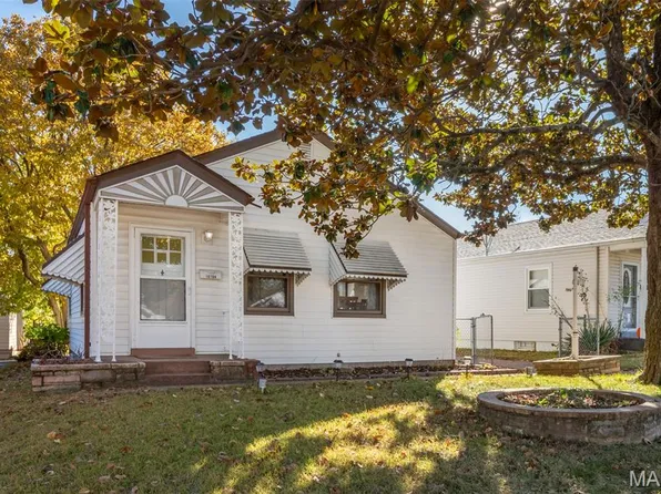 10704 Saint Matthew Ln, Saint Ann, MO 63074