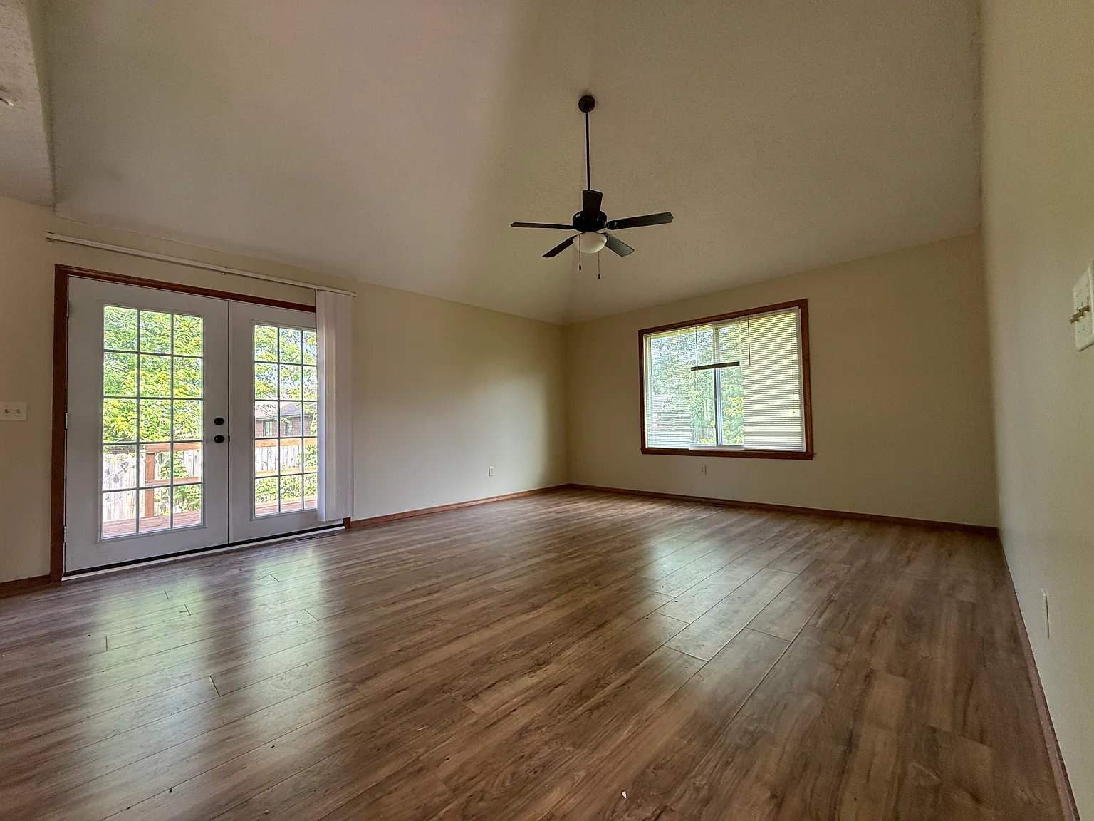 2 bed, 1694 sqft, $1,350 — Photo 3
