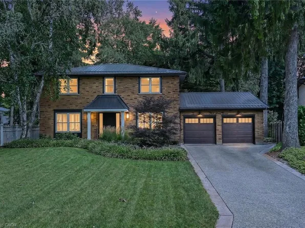 341 Lima Ct, Hamilton, ON L9G 3M8