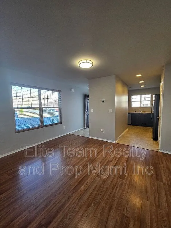 2 bed, 2.5 bath, 1208 sqft, $1,950 — Photo 4