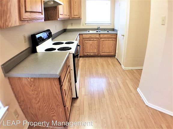 4th image of 5961 Robinwood St