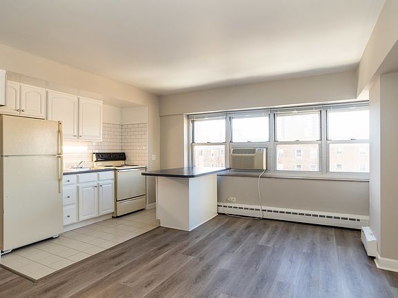 3rd image of 4970 N Marine Dr APT 726