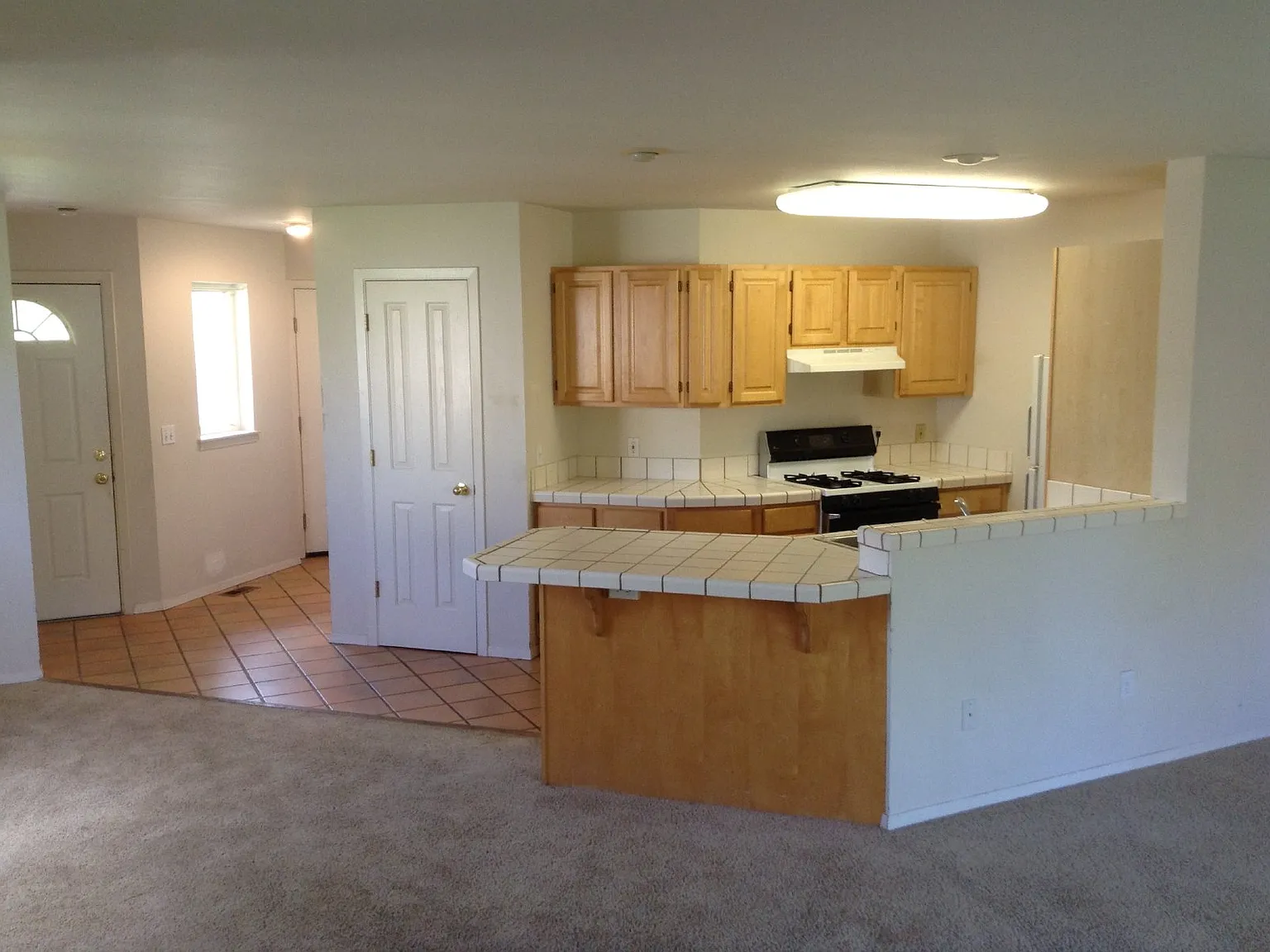 3 bed, 2.5 bath, $2,100 — Photo 4