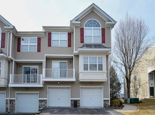 71 Lakeview Ct, Pompton Lakes, NJ 07442