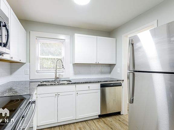 4th image of 400 Cherry St