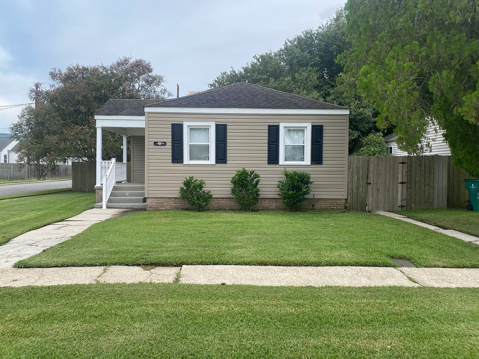 23 Davis Blvd — Photo 2