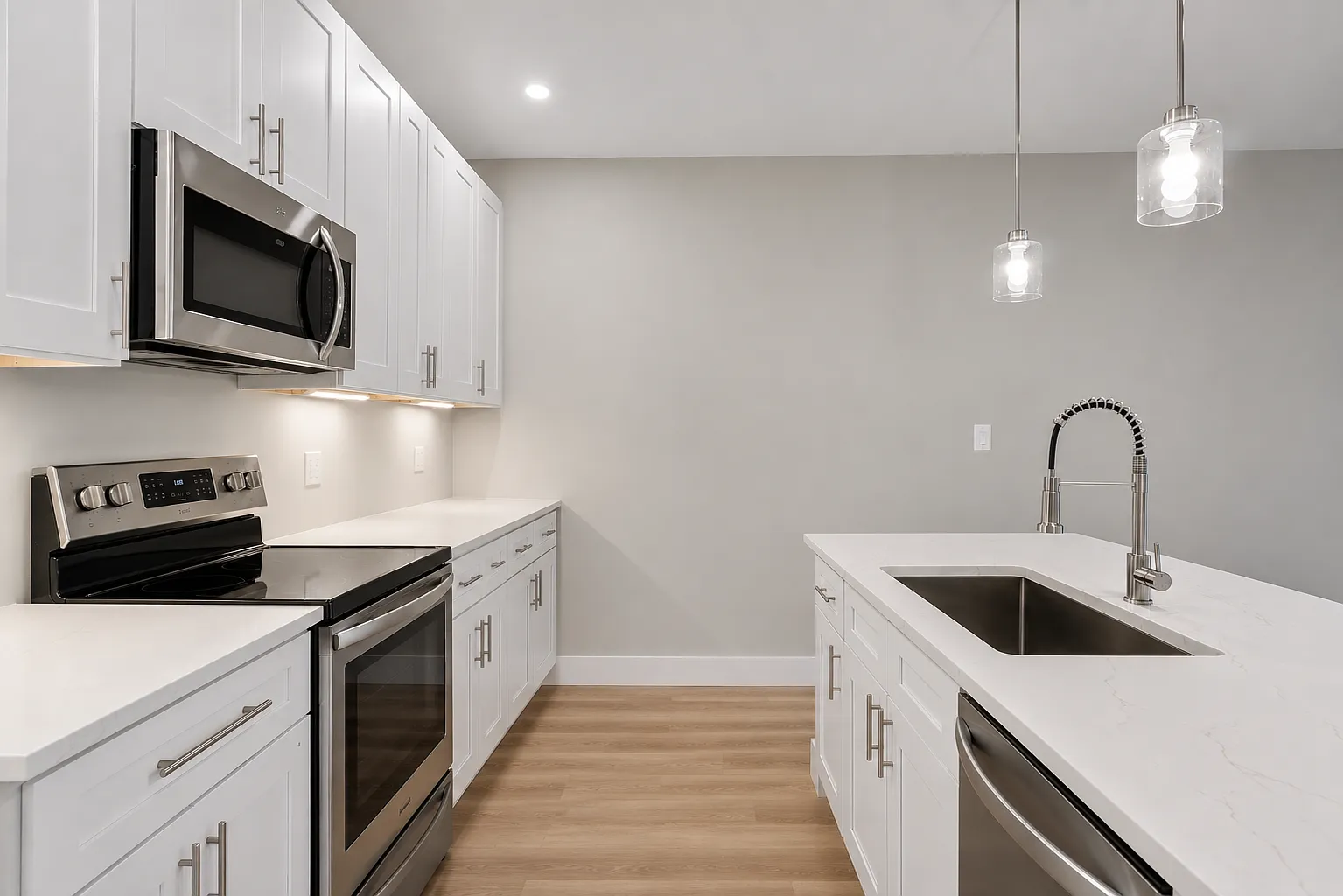 1 bed, 704 sqft, $2,950 — Photo 1