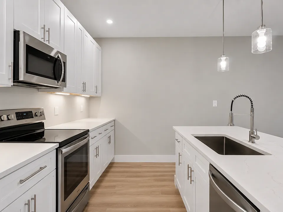 298 Main St #2E