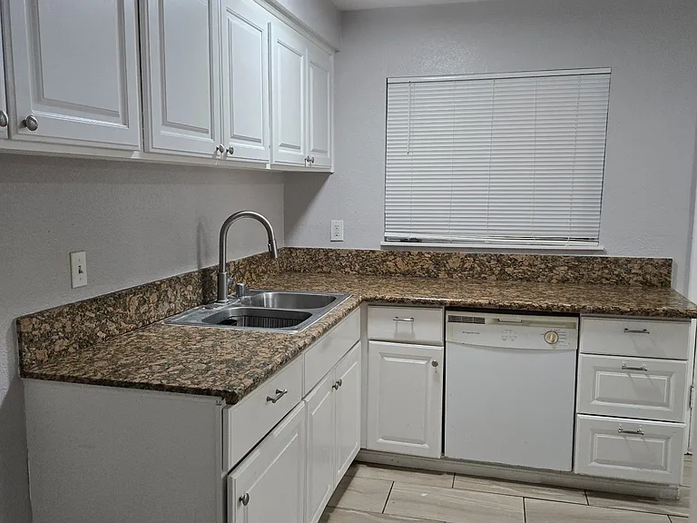 1108 W Avenue J8 — Photo 4