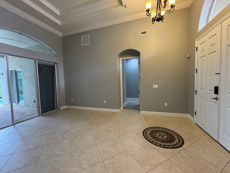 142 Harrington Ct — Photo 3