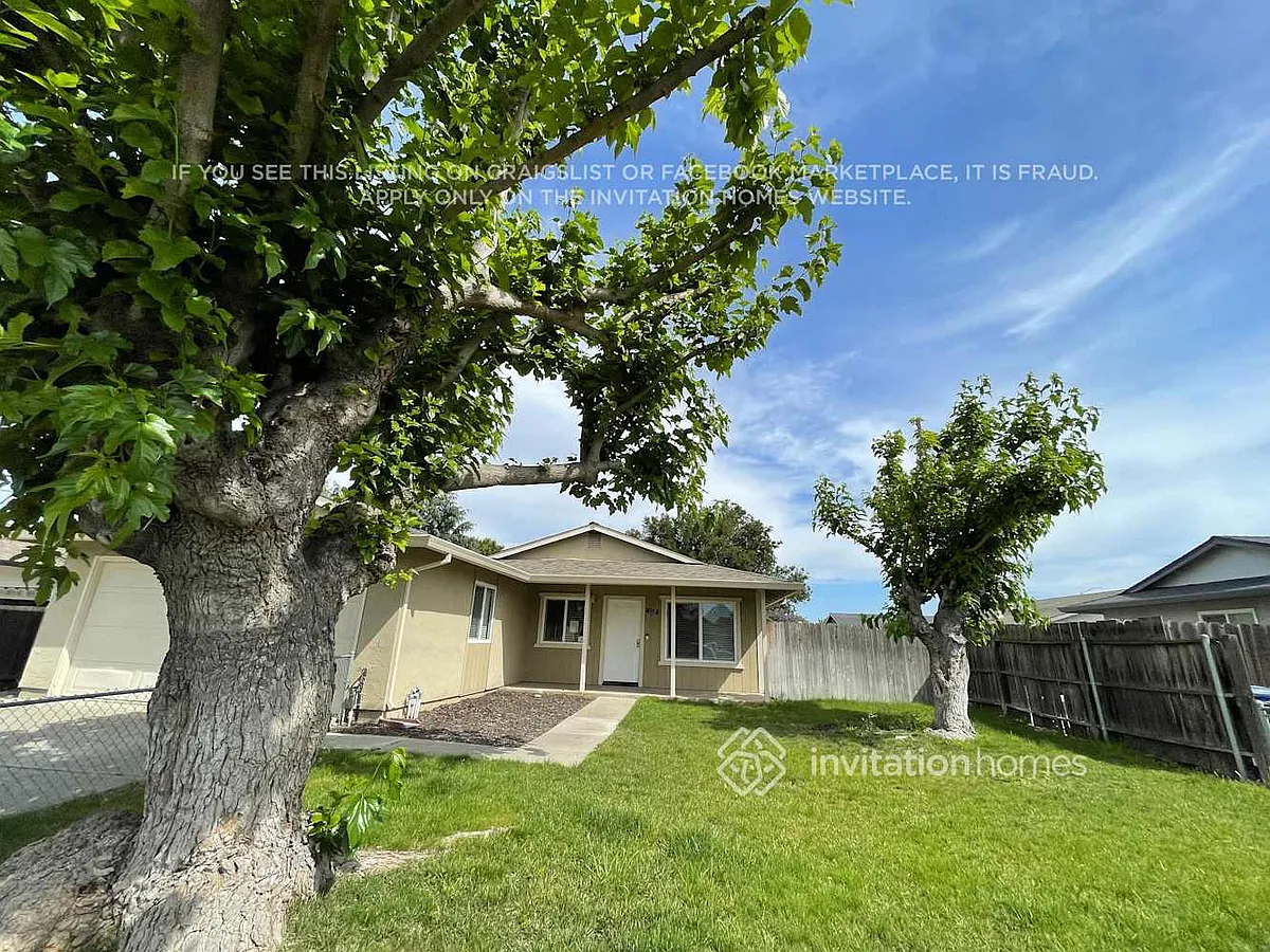 Building Photo - 1658 Ashwood Dr