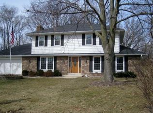 422 Whipple Tree Ln, Waterford, WI 53185