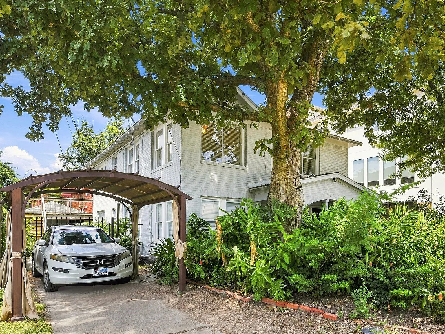 2 bed, 1.0 bath, $2,300 — Photo 3