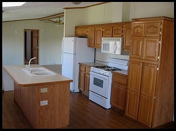 Great Kitchen & Tons of Storage!
