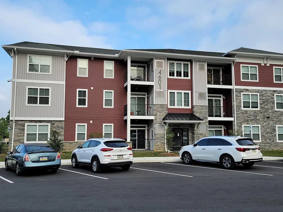 4601 Commerce St #303