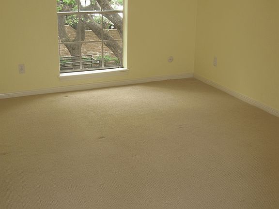 4th image of 483 N Post Oak Ln #483