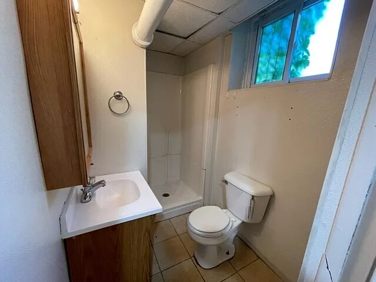 625 E Burlington St — Photo 20