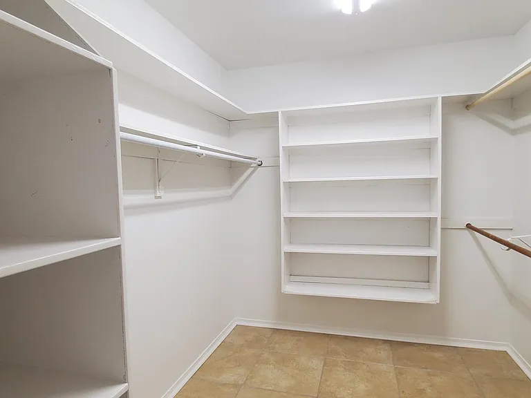 18257 Springmill Ct — Photo 41