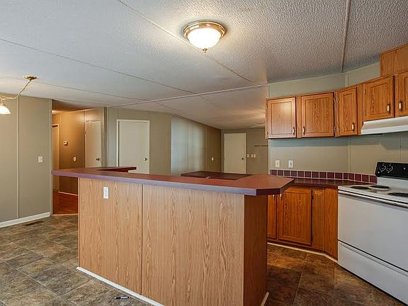 Kitchen bar area