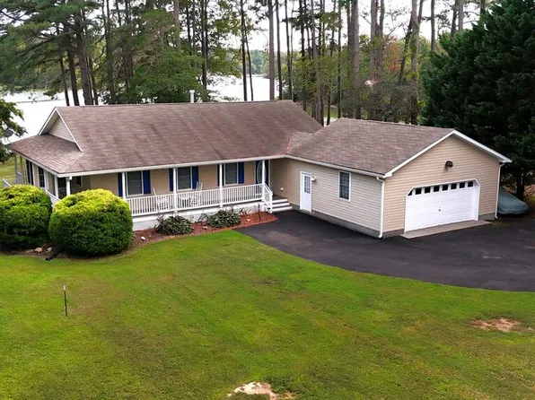186 Spriggs Ln, Reedville, VA 22539