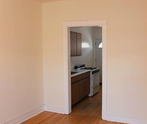 3rd image of 821 W Waveland Ave APT 1N