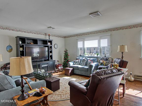 4th image of 5 Bayberry Lane #A