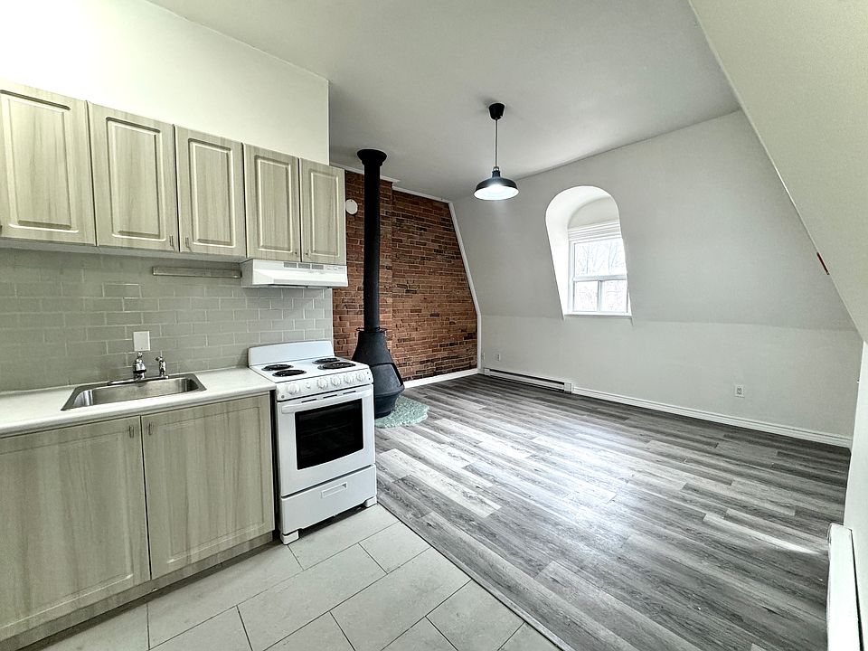 1st image of 181 Gerrard St E #402