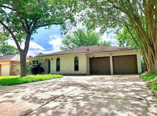706 Voyager Dr, Houston, TX 77062